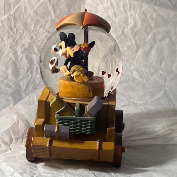 Minnie's Box Lunches Mickey and Minnie Figurine - Picture 3 of 3